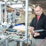Glaub Automation & Engineering GmbH  -  Automatisierung Elektronikfertigung Robotik Software-Entwicklung Klebehandlingssysteme - Roboter für die Kleinteilmontage