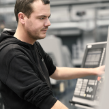 Häni & Co. AG  -  Drehen Spezialitäten Automobilindustrie Spezialitäten Medizinaltechnik Schleifen Laserschweissen - Präzisions­drehen